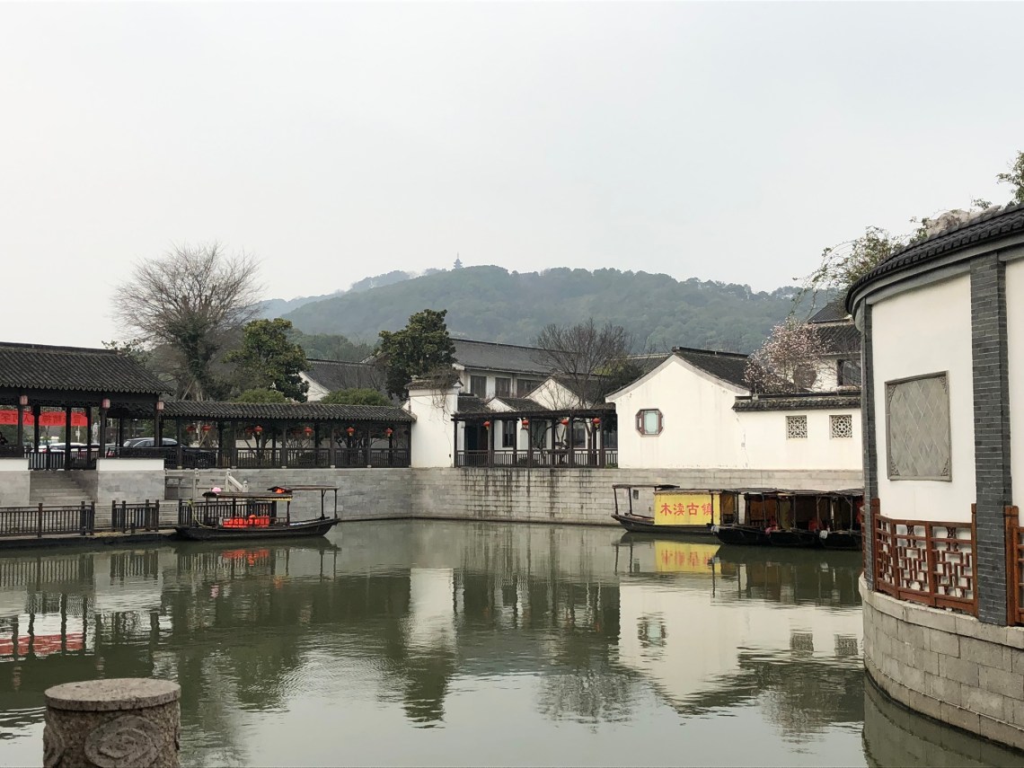 01b6dd292f5e0f2cecc6155fb7a8cac33539d7f19b